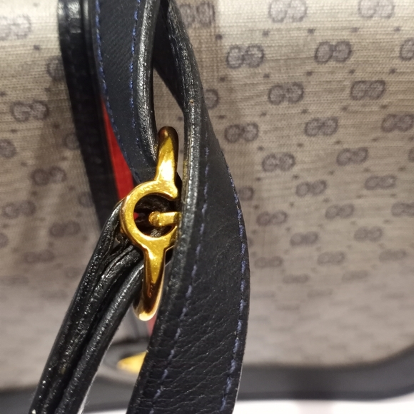 Authentic Vintage Gucci Micro GG Supreme Crossbody - Picture 5 of 16